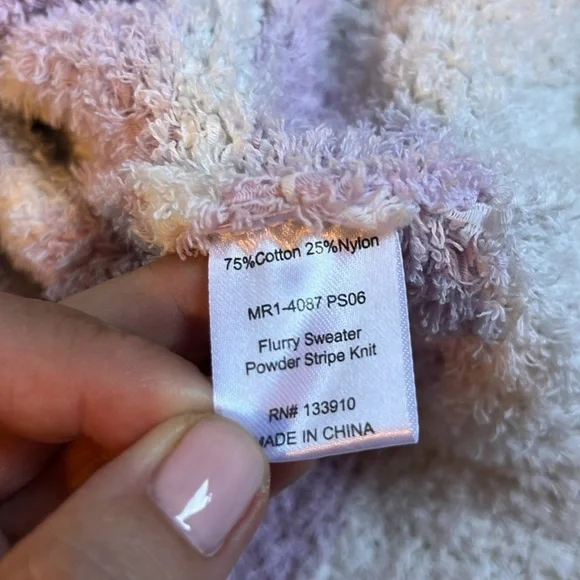 Show me your MuMU Flurry Powder Stripe Knit Sweater Size Small - Picture 8 of 8